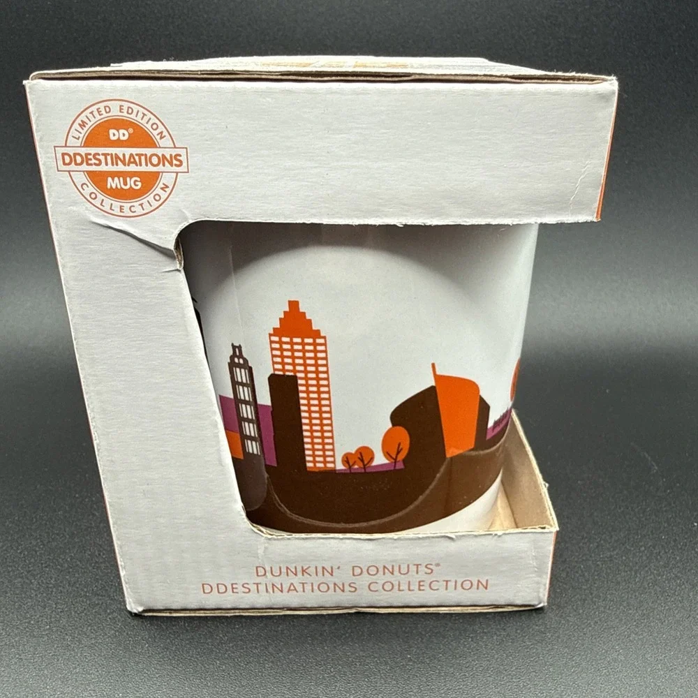 Dunkin' Donuts Georgia Destinations Mug Runs On Dunkin' - 2013 NIB